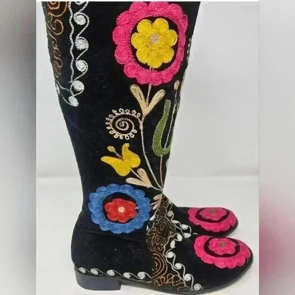 Embroidered riding boots - Picture 3 of 5